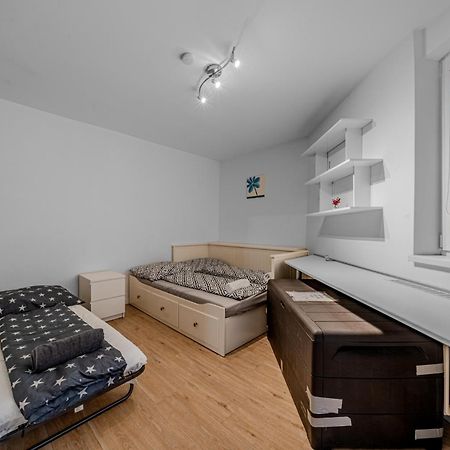 Huge Apartment Next To Train Station Close To The City Center ブラチスラヴァ エクステリア 写真