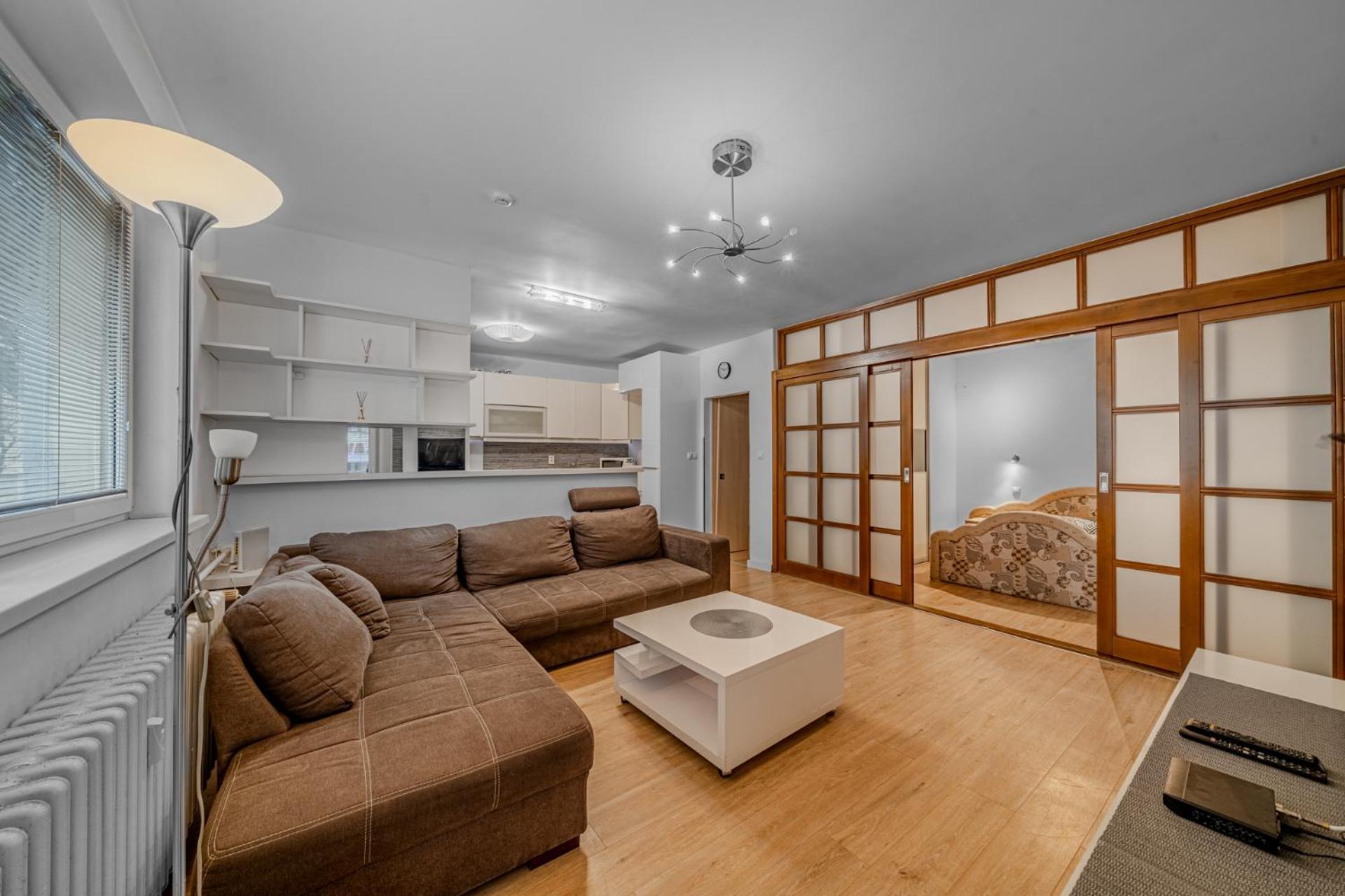 Huge Apartment Next To Train Station Close To The City Center ブラチスラヴァ エクステリア 写真