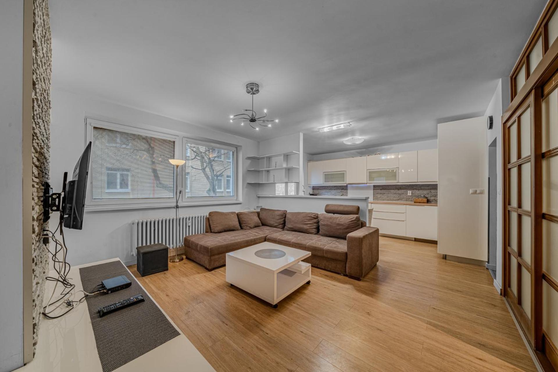 Huge Apartment Next To Train Station Close To The City Center ブラチスラヴァ エクステリア 写真